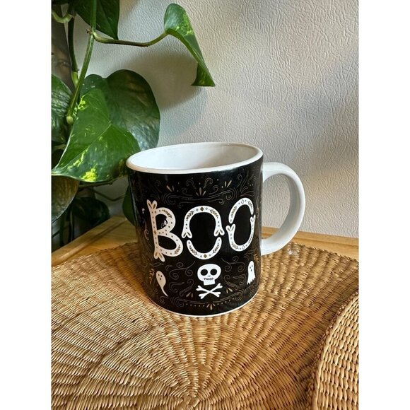 TMD Holdings BOO HALLOWEEN mug - Picture 1 of 6